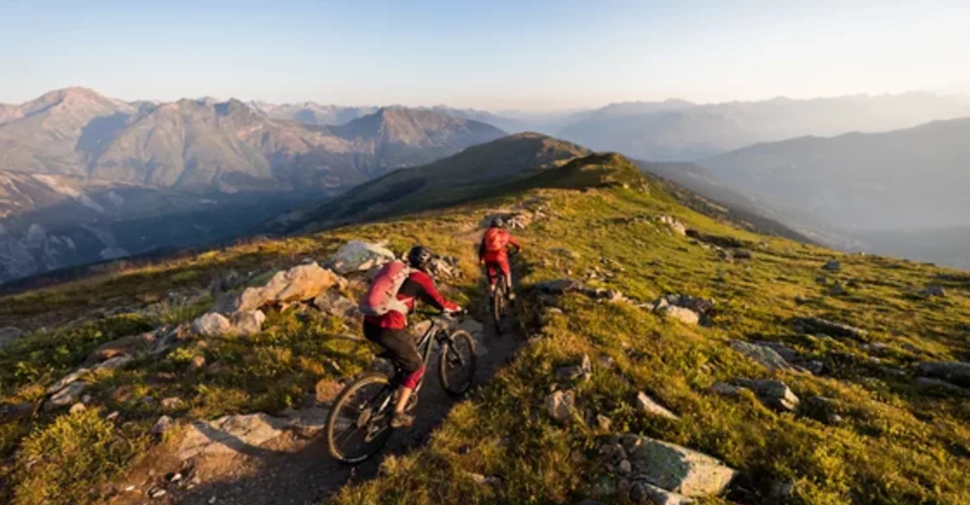 Vue aérienne du domaine des 3 Vallées depuis les hauteurs de Méribel en automne