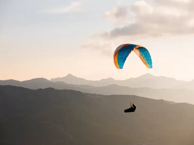 Vue aérienne du massif de Méribel en été